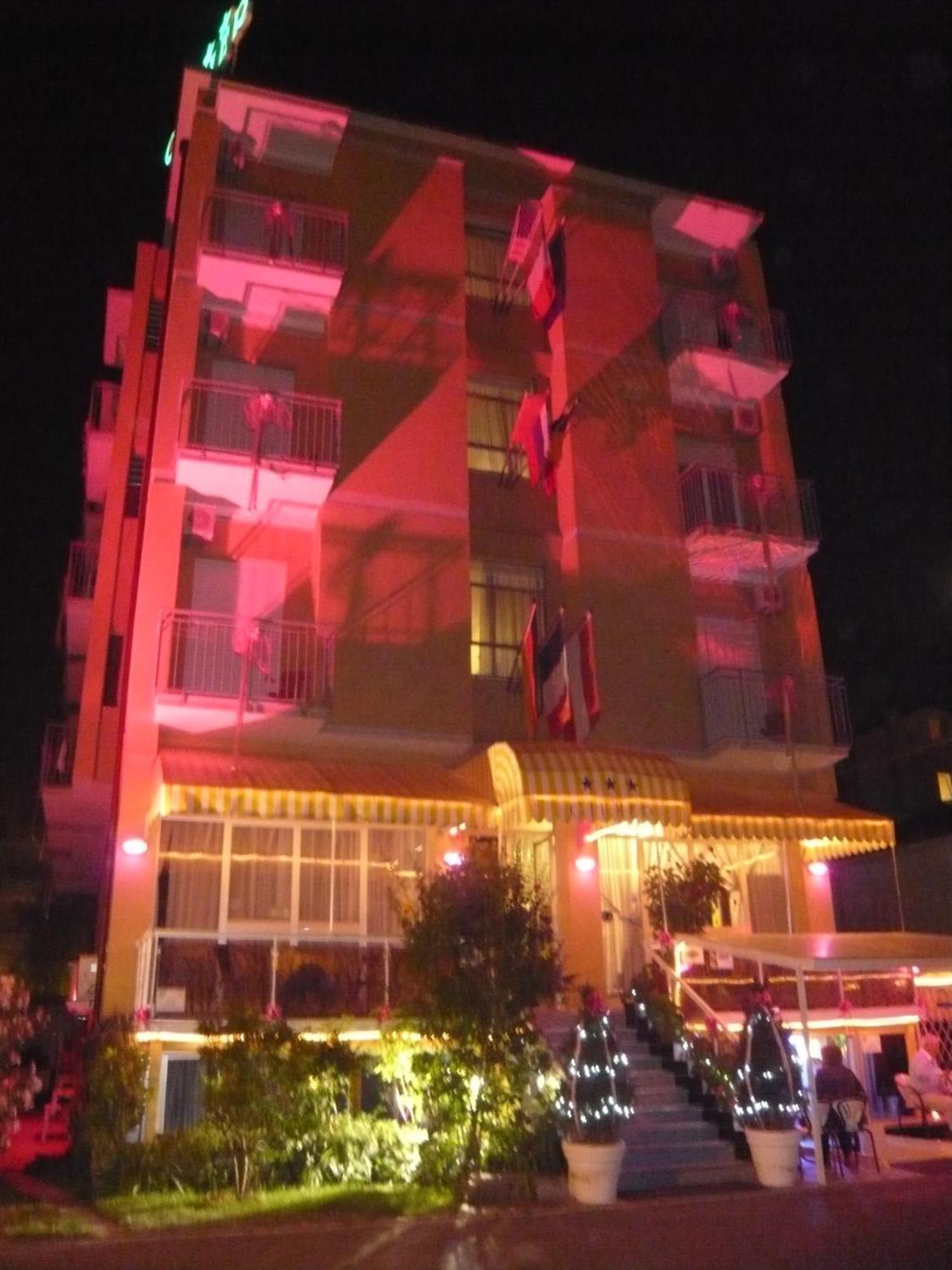 Hotel Giumer Rimini Exterior foto