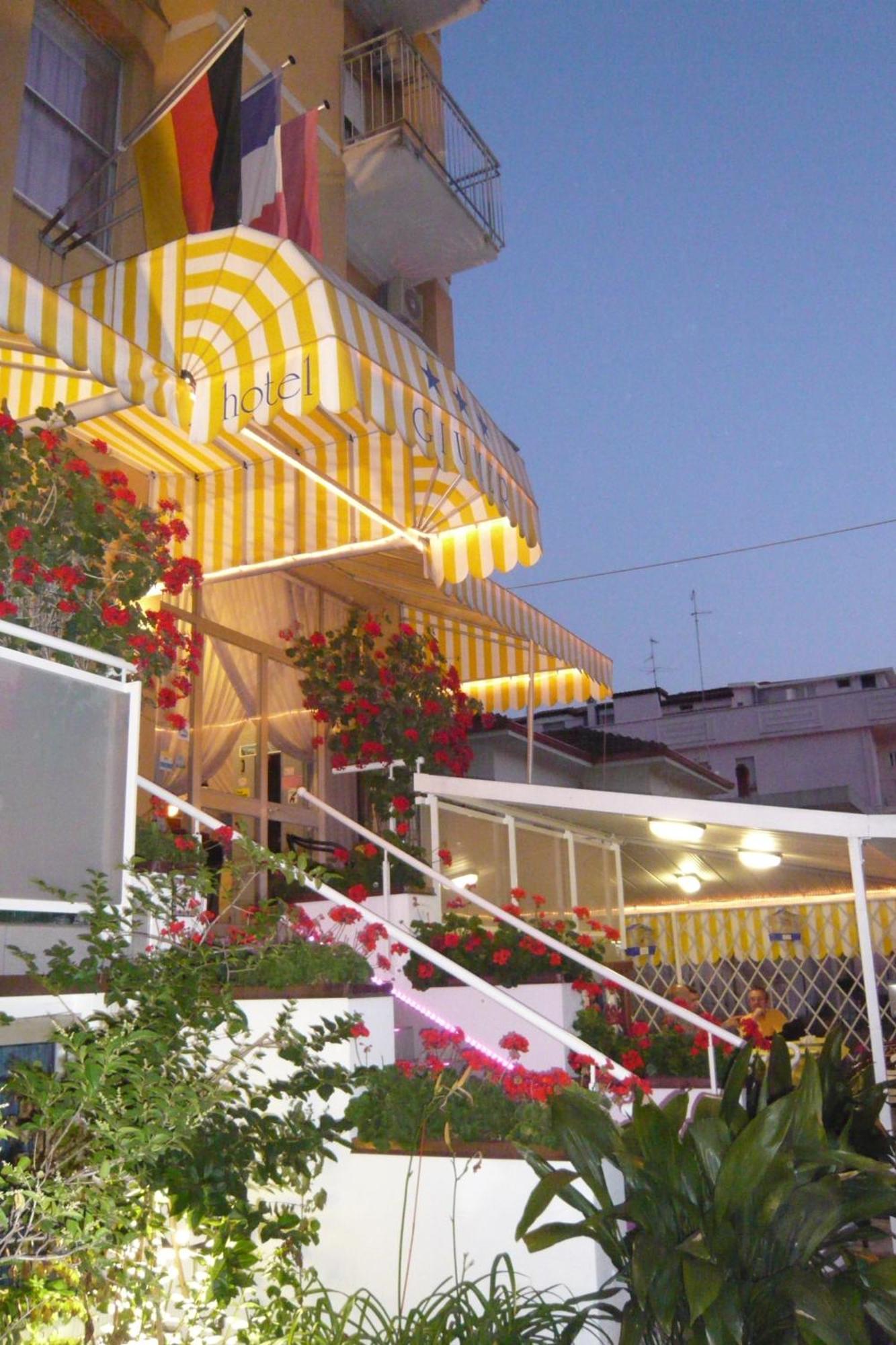 Hotel Giumer Rimini Exterior foto