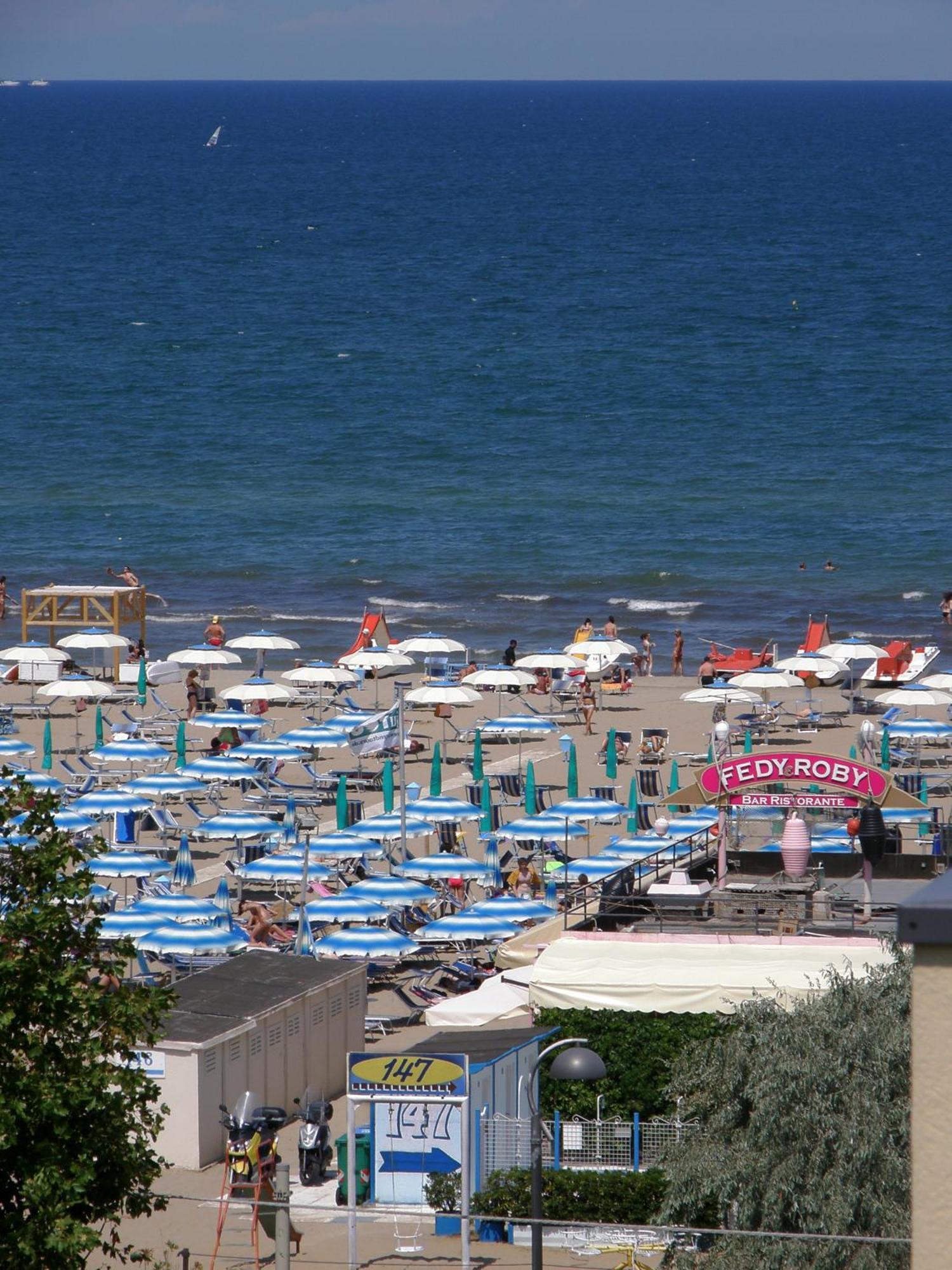 Hotel Giumer Rimini Exterior foto